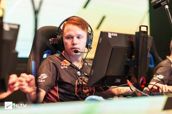 英特尔酷睿Ultra引领AI PC本地部署新纪元